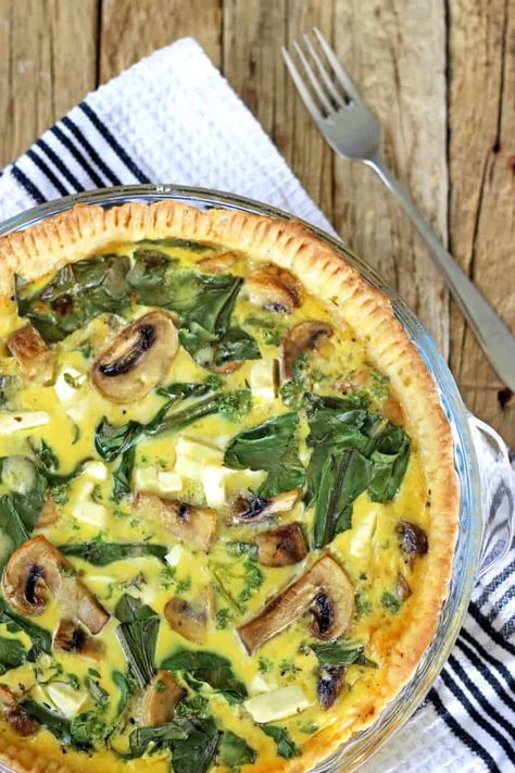 Make this easy cheesy spinach, mushroom & feta quiche today for breakfast, lunch or dinner! | Recipe at thekiwicountrygirl.com Mushroom Feta Quiche, Filet Mignon Chorizo, Feta Quiche, Mushroom Quiche, Cheesy Spinach, Spinach Mushroom, Breakfast Quiche, Quiche Recipe, Spinach Stuffed Mushrooms