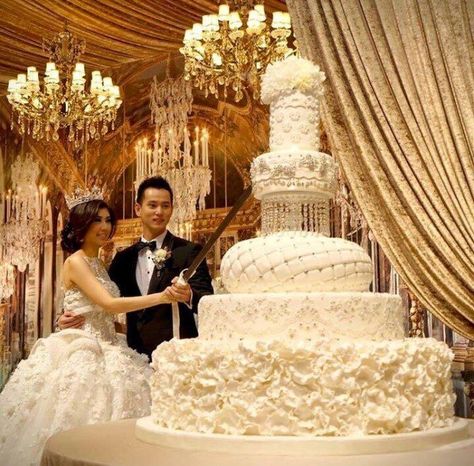 Huge Wedding Cakes, Extravagant Wedding Cakes, Big Wedding Cakes, Dream Wedding Cake, Extravagant Wedding, Amazing Wedding Cakes, Gorgeous Wedding Cake, White Wedding Cakes, Unique Wedding Cakes