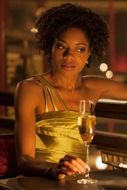 Naomie Harris wears Amanda Wakeley as Miss Moneypenny in Skyfall Leviathan Wakes, Naomi Harris, Daniel Craig 007, Naomie Harris, Modern Kimono, Amanda Wakeley, Planet Ocean, Ralph Fiennes, Bond Girls