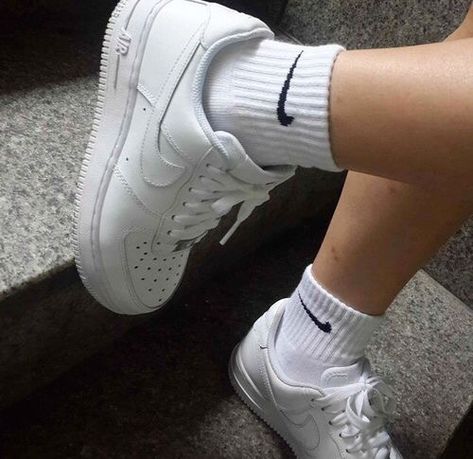 Tenis Air Force, Buty Marki Nike, Shoes And Socks, Skor Sneakers, Sneakers And Socks, Nike Socks, Nike Id, Sneakers Mode, Shoe Inspo