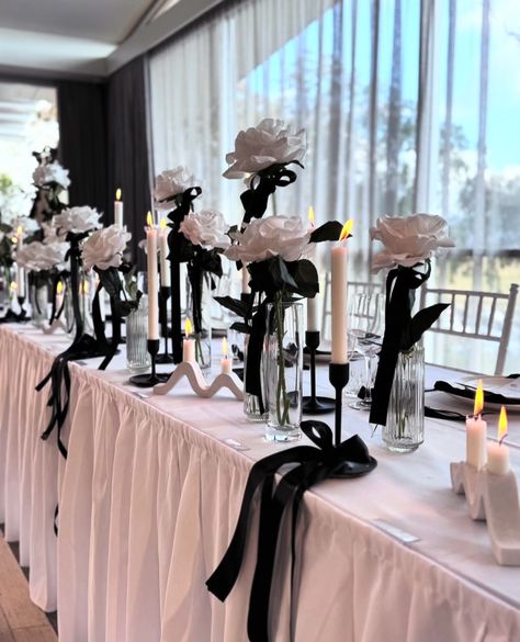 Black And White Bridal Shower Centerpieces, Bridal Shower Ideas Black And White, Black And White Bridal Shower Decor, Black Bridal Shower Ideas, Black And White Bridal Shower Ideas, Bridal Shower Black And White, Goth Stuff, Black And White Wedding Theme, Bridal Shower Inspo