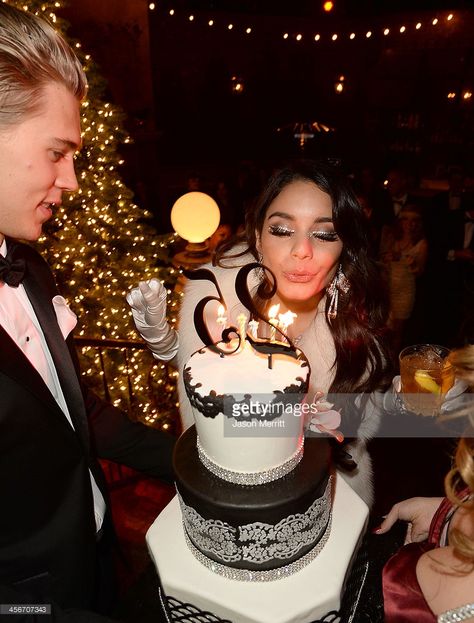 Vanessa Hudgens Birthday, Austin Butler And Vanessa Hudgens, Austin Butler And Vanessa, Vanessa And Austin, Couples Birthday, Elvis Presley Christmas, Ciara Wilson, Gossip Girl Fashion Blair, Chuck Blair