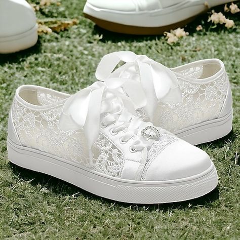 Bridal Flat Shoes, Earth Wedding, Comfy Wedding Shoes, Casual Wedding Shoes, Wedding Shoes Sneakers, Comfortable Wedding Shoes, South Wedding, Ribbon Laces, Wedding Shoes Comfortable