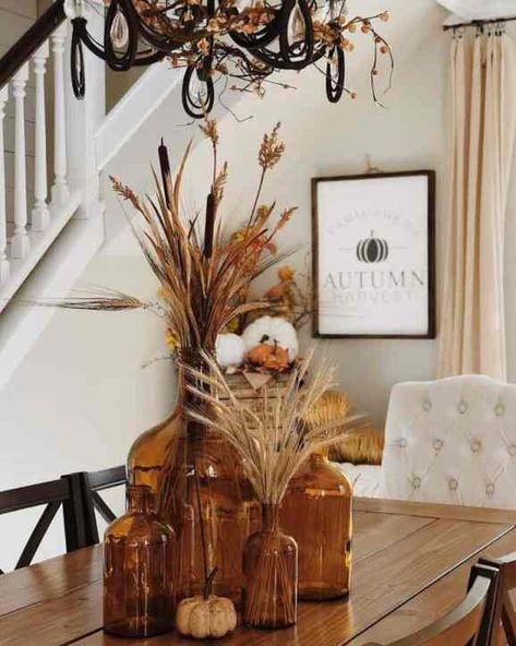 30 DIY Thanksgiving Centerpieces » Lady Decluttered Housing Decor, Fall Dining Table Decor, Fall Dining Table, Minimalist Dekor, Fall Dining Room, Winter Projects, Autumn Dining, Fall Table Centerpieces, Tafel Decor