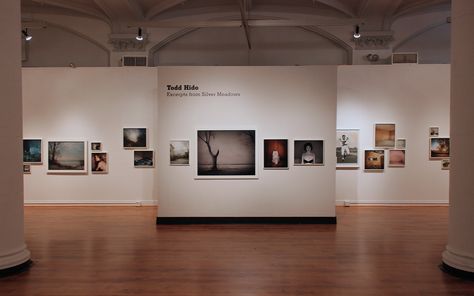 Photo Gallery Exhibition, Exhibition Layout, Todd Hido, Photography Room, Photo Exhibit, Museum Exhibition Design, Lg Oled, Nippon Paint, Gallery Exhibition