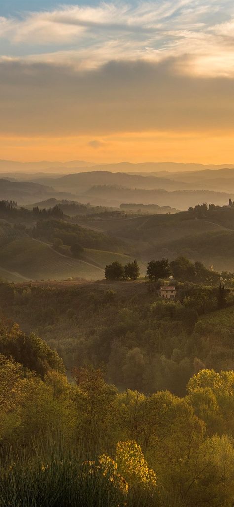 Italian Countryside Wallpaper, Italy Nature Aesthetic, French Countryside Wallpaper, Foggy Sunrise Aesthetic, Beautiful Villages Nature, Italian Village Aesthetic, Countryside Aesthetic Wallpaper, Sunrise Pictures Aesthetic, Italian Wallpaper Aesthetic