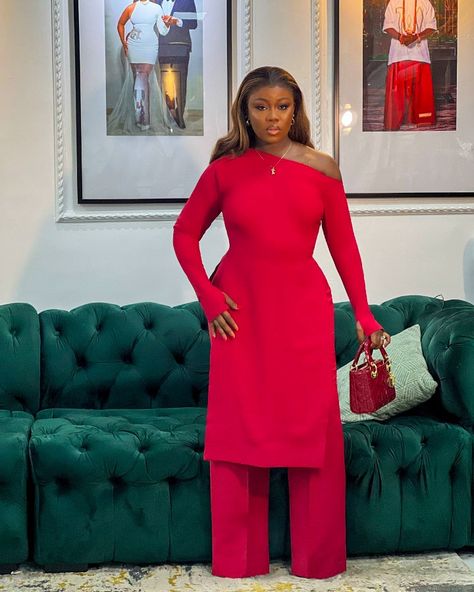 Red two piece pants set outfit inspiration Material Styles For Ladies, 2 Piece Outfit Set Pants, Trouser And Top For Ladies, Material Styles, Two Piece Outfits Pants, Chic Dress Classy, 2piece Outfits, Elegant Outfit Classy, African Styles