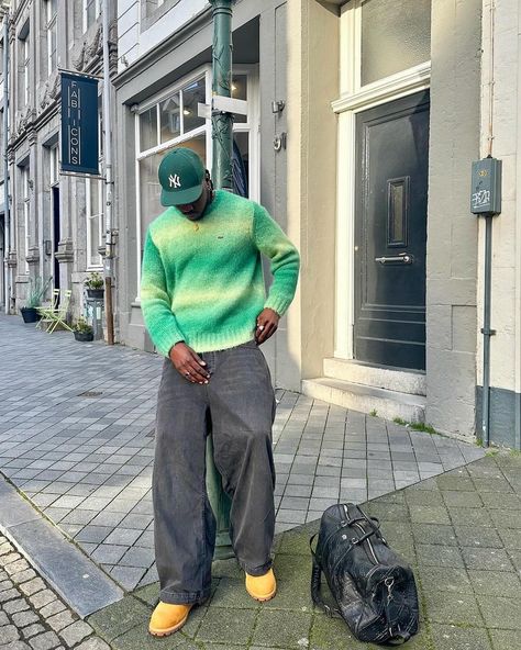 How about his color? 🧩 Outfit info 👇🏻 • • • 📸 @j0zereal 🇧🇪 🧢Hat : newera 👔Top : lacoste 👖Bottom : boohooman 👞Shoes : timberland 👜Bag : thea3b • • • • • • sunglasses, green cap, green knit, black baggy jeans, boots, men’s outfit, belgium Black Timberland Boots Outfit, Timberland Streetwear, Green Shoes Outfit, Black Timbs, Classic Timberland, Black Workwear, Boots Aesthetic, Timberland Boots Outfit Mens, Ootd Pinterest