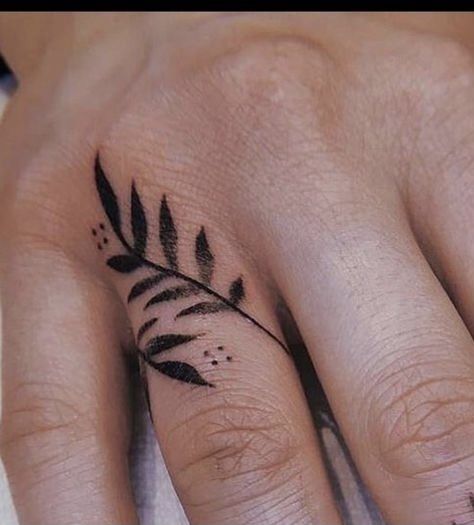 Vine Ring Tattoo Wedding Bands, Leaves Tattoo On Finger, Hand Ring Tattoos For Women, Ring Finger Vine Tattoo, Vine Wedding Ring Tattoo, Finger Tattoos Leaf, Finger Vines Tattoo, Leaf Finger Tattoos For Women, Leaf Ring Tattoo