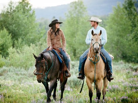 Words and phrases you'll only hear in the South Couple Horse Photography, Country Dates, Montana Mountains, Couple Holding Hands, Fall Dates, Romantic Images, Mountain Hiking, Camping Activities, Old West