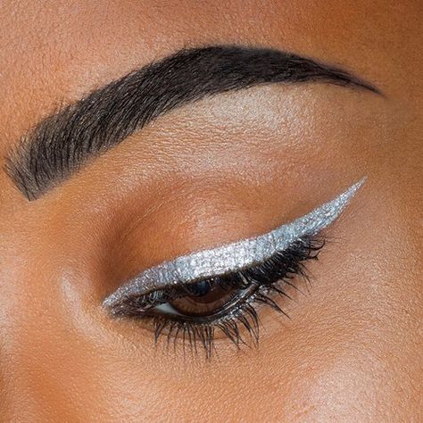 Silver liner. Love. Metallic Silver Eyeliner, Silver Liner Makeup, Silver Liner Eye Makeup, Silver Sparkle Makeup, Silver Festival Makeup, Silver Glitter Eyeliner, Metallic Photoshoot, Grad Accessories, Beyonce 2023