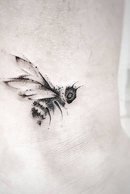 100 Inspiring Bee Tattoo Designs For 2022 - The Trend Spotter Easy To Cover Tattoo Placement, Tattoo Honey Bee, Minimalist Bee Drawing, Bees Tattoo Ideas, Bumblebee Tattoo Small, Bee Tattoo Ideas Small, Bee Tatoos Ideas, Bee Minimalist Tattoo, Minimalist Bee Tattoo