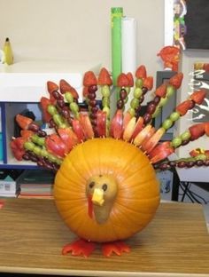 Pumpkin Turkey Fruit Skewers Are Something To Gobble Up Turkey Fruit, Fruit Turkey, Thanksgiving Fruit, Pumpkin Turkey, Thanksgiving Snacks, Thanksgiving Appetizer Recipes, Turkey Pumpkin, Decorações Com Comidas, Thanksgiving Dinner Recipes