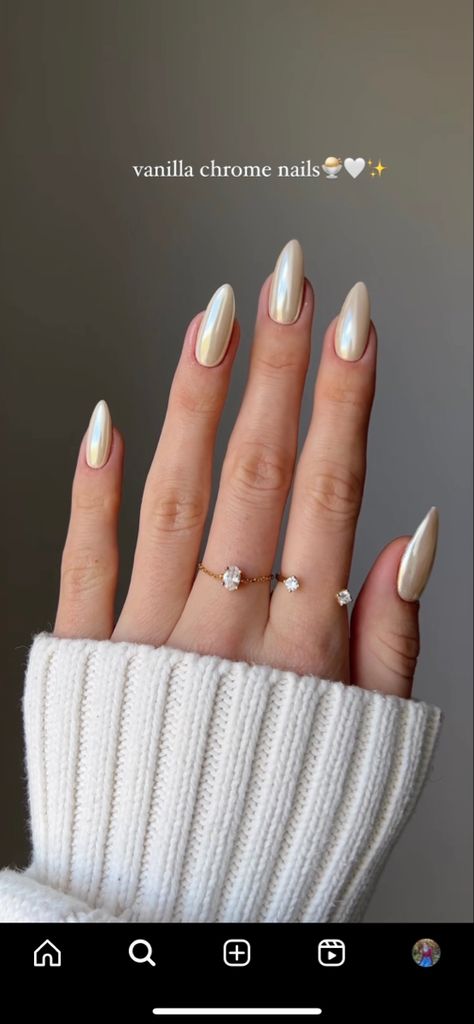 Women's Sports Shorts, Engagement Nails, Pearl Nails, Cute Gel Nails, Elegant Nails, Minimalist Nails, Women's Sports, Dream Nails, Classy Nails