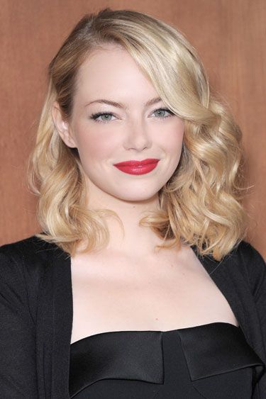 Emma Stone Baby Blonde, Holiday Hair, Super Hair, Penteado Cabelo Curto, Red Lipstick, Party Hairstyles, Emma Stone, Light Hair, Wedding Hair And Makeup