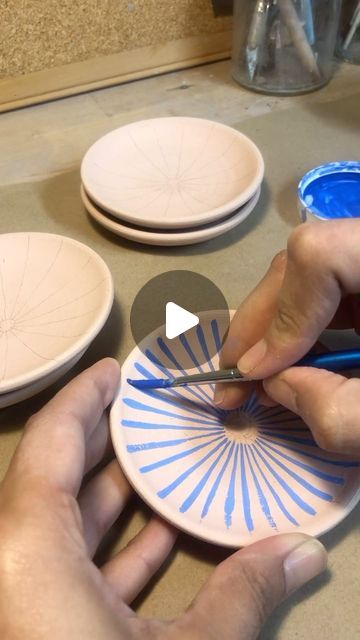 𝙏𝙝𝙚 𝘾𝙚𝙧𝙖𝙢𝙞𝙘 𝙎𝙘𝙝𝙤𝙤𝙡 on Instagram: "How to glaze a dish ❤️ ••• Follow @milkmadestudio for more!" Painting Ideas On Ceramic Plate, Cool Glazing Techniques Ceramic Art, Ceramic Painting Tutorial, Under Glaze Ceramics, Paint On Ceramic Plate Diy, Glazed Plates Ceramic Art, Easy Pottery Glaze Ideas, Glaze Patterns Ceramic Art, Ceramic Small Plates