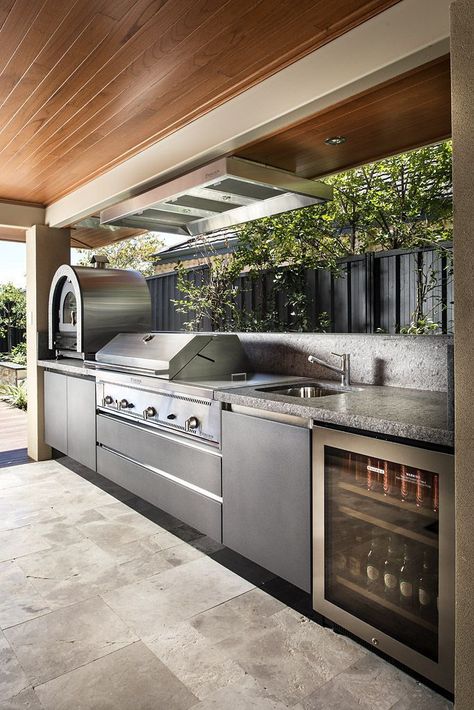 Outdoor Bbq Area, Outdoor Cooking Area, Outdoor Kitchen Decor, Modern Outdoor Kitchen, Farmhouse Outdoor, Outdoor Bbq Kitchen, Outdoor Kitchen Appliances, Wooden Ceiling, Backyard Kitchen