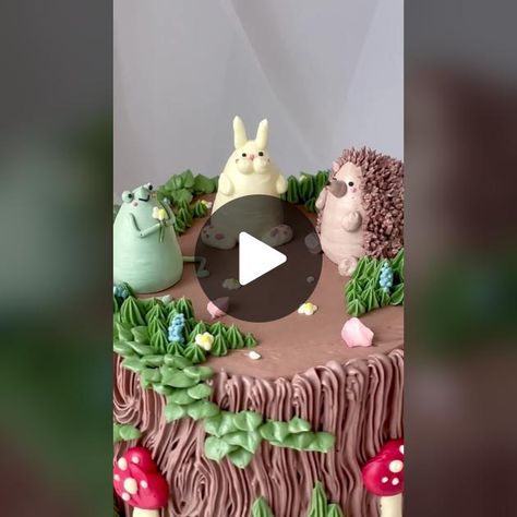 Woodland Creature Cake, Buttercream wood look Woodland Creature Cake, Cake Buttercream, Forest Friends, Woodland Creatures, Twitter Card, Butter Cream, The Creator, Forest, Cake