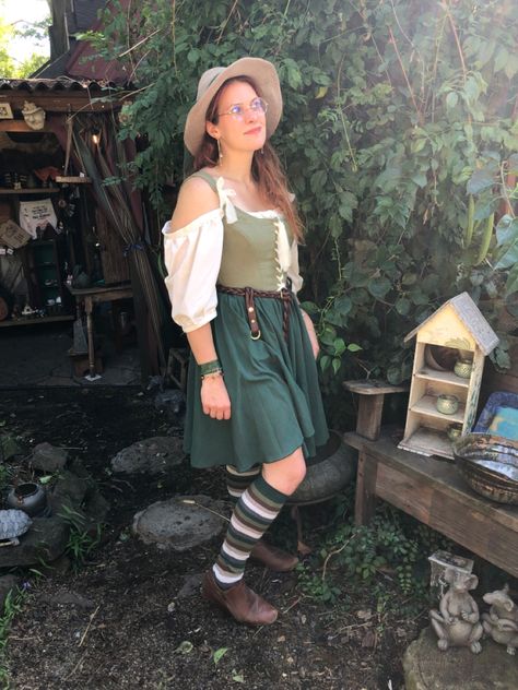 Plant Witch Aesthetic, Green Witch Outfit, Plant Witch, Ren Fair, Witch Outfit, Witch Aesthetic, Green Witch, Themed Outfits, Character Inspiration