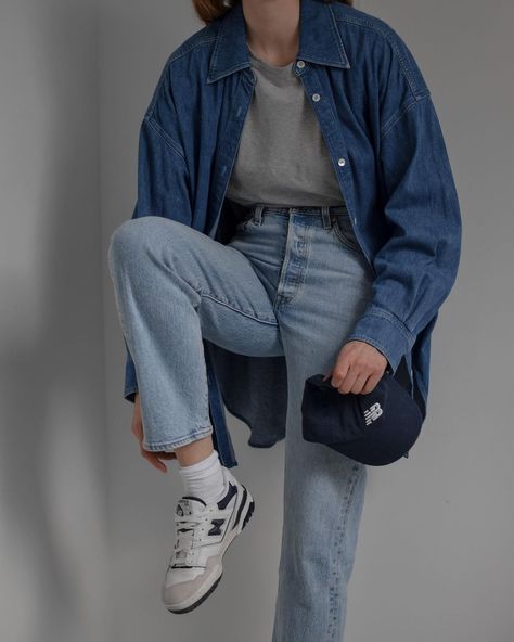 Normcore Outfits, Kemeja Denim, Friends Or Lovers, Camisa Jeans, Skirt Trends, Casual Day Outfits, Fashion Mistakes, Casual Style Outfits, Outfit Casual