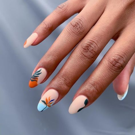 Tropical Nail Art Trend Ideas To Try Before Summer Ends Hawaiian Nails, Tropical Vacation Nails, Tropical Nail Art, Tropical Nail Designs, Toenail Designs Summer, Palm Tree Nails, Beach Nail Designs, Tropical Nails, Summer Toe Nails