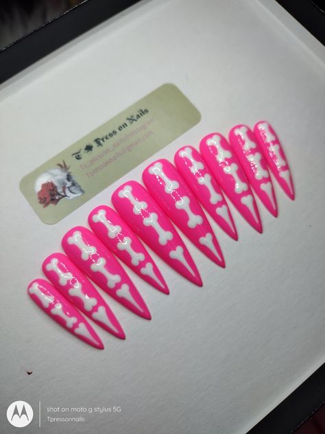 The set in photos are made in XXL stiletto  . 🚨 This set can only be made in certain lengths and shapes due to the nail design, I will have those listed in the drop-down menu for you to choose your desired one  . ⚠️ You must know your nail sizes before ordering  . ⚠️ I have attached photos to help you size from home  . ⚠️ I have also attached photos of each shape and length full coverage nail tip that I offer  . 🚨🚨 I always highly recommend purchasing a sizing kit first when you are ordering from a new nail shop or switching up your nail shape  . 🚨🚨 Please keep in mind not every nail shape fits the same each one fits slightly different  . 💅 Sizing kits can be found in my shop for $1  . 🛑 No refunds returns or exchanges will be done  . 🛑🛑 IF YOU DO NOT FIT ANY OF THE STANDARD SIZES Purple Pink Halloween Nails, Stilleto Halloween Nail, Each Nail Different Design, Pink Grunge Nails, Halloween Nails Skeleton, Girly Halloween Nails, Nails Skeleton, Green And Pink Nails, Bone Nails