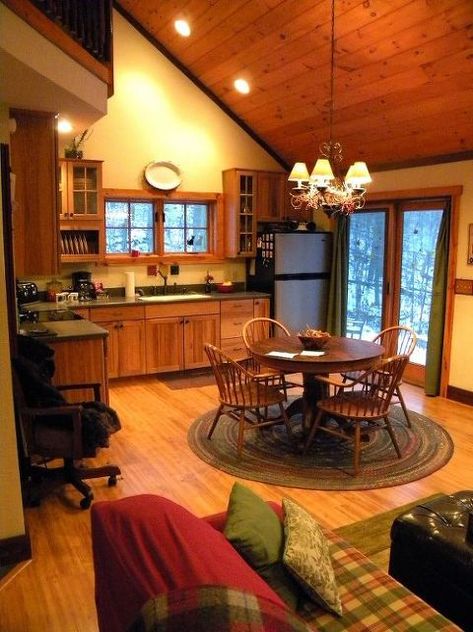 Living Room Chic, Cozy Cabin In The Woods, Living Room Colorful, Casa Hobbit, Colorful Living Room, Living Room Minimalist, Living Room Boho, Little Cabin In The Woods, Cabin Kitchens