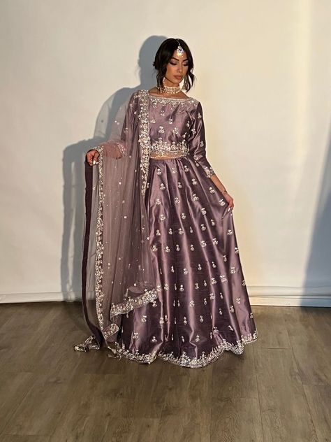 Gulnaaz Fashion, Demetra Outfits, Party Make-up, Desi Dress, Purple Outfit, Desi Wedding Dresses, Pakistani Fancy Dresses, Desi Fashion Casual, Salwar Kamiz