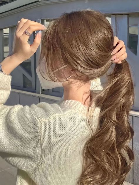 Light Brown Hair Shades, Guest Hairstyles, Brown Hair Inspiration, Rambut Brunette, Korean Hair Color, Honey Brown Hair, Brown Hair Looks, Brown Hair Inspo, Pretty Hair Color