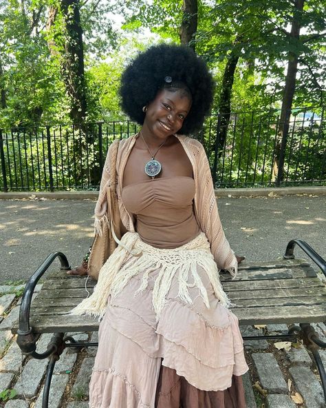 Afro Boho Fashion, Earthy Outfits Aesthetic, Saint Claire, Feminine Black Women, Fashion Girlies, Y2k Outfits Aesthetic, Spiritual Aesthetic, Concert Style, Spiritual Fashion