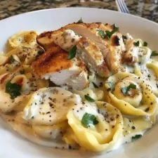 Asiago Tortellini Alfredo with Grilled Chicken – Naomi's Recipes Asiago Tortellini, Asiago Chicken, Tortellini Alfredo, Pasta Side, Chicken Tortellini, Tortellini Recipes, Homemade Alfredo Sauce, Cheese Tortellini, Asiago