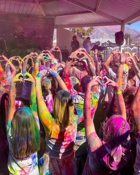 Holi Aesthetic, Inconvenience Store, Holi Event, Holi Festival India, Holi Hai, The Weeknd Wallpaper Iphone, Holi Pictures, Group Picture Poses, Holi Party