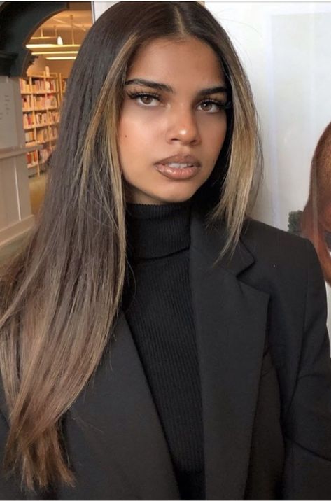 Azra Mian Brown Hair, Light Brown Hair Black Eyebrows, Caramel Balayage On Dark Skin, Caramel Hair On Brown Skin, Highlights For Tan Skin Tone, Balayage Dark Skin, Priyanka Chopra Hair Color, Light Brown Hair On Dark Skin, Light Brown Hair Dark Skin