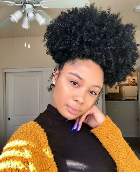 Big Afro Puff, Help Hair Growth, Natural Hair Moisturizer, Beautiful Natural Hair, Pelo Afro, Afro Puff, Natural Hair Beauty, Twist Outs, Natural Hair Inspiration