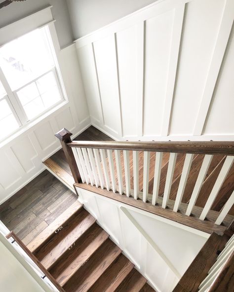 Stairs stairwell board and batten Stairwell Wall Ideas, Townhome Decorating, Stairwell Ideas, House Accents, Stairwell Wall, Mill Work, Interior Stair Railing, Stairs Renovation, Staircase Wall Decor