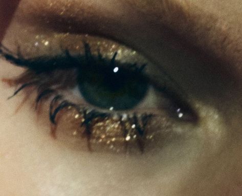 Glitter Eye Makeup, Glitter Eye, Make Up Inspo, Golden Girl, Eye Make, Star Girl, Pretty Makeup, Cute Makeup, Aesthetic Makeup