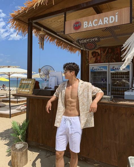 Beach Aesthetic Outfits For Men, Men Picture Poses Aesthetic, Asian Men Beach Outfit, Man On Beach Aesthetic, Guys Beach Outfit Aesthetic, Beach Party Men Outfit, Beach Poses For Men Photo Ideas, Outfit Ke Pantai Pria, Summer Poses Photo Ideas Men