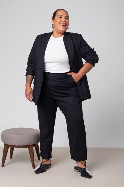 15 Sophisticated Business Casual Plus Size Outfit Ideas Smart Casual Work Outfit Plus Size, Business Casual Plus Size, Classy Plus Size Outfits, Business Capsule Wardrobe, Summer Birthday Outfits, Casual Plus Size Outfits, Plus Size Outfit Ideas, Classic Business Casual, Comfortable Ballet Flats