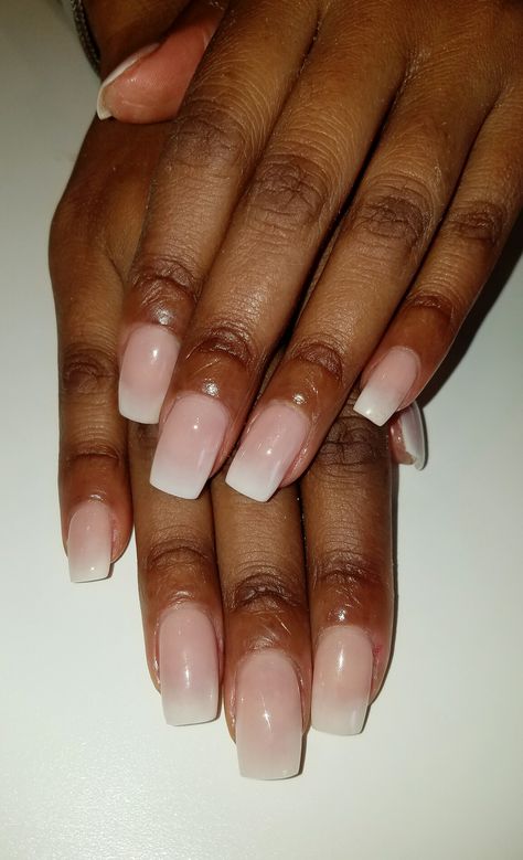 American manicure French Tip Acrylic Nails On Black Women, Short Acrylic Nails Designs Ombre, Holiday Ombre Nails Sparkle, Ombre Nail Designs Short, American French Nails, French Tip Ombre Nails, Ombre French Tip Nails, Ombré French Nails, American French Manicure