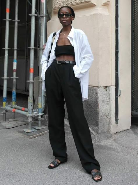 Black Trousers Outfit, White Summer Outfits, Oversize Outfit, White Shirt Outfits, Trouser Outfit, Wearing All Black, Neutral Aesthetic, Looks Street Style, Looks Black