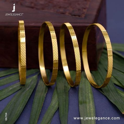 Antique Gold Bangles Design, Plain Gold Jewellery, Gold Jewellery For Women, Plain Gold Bangles, 22k Gold Bangles, Gold Bangles Indian, Bridal Jewellery Inspiration, Jewelry Product Shots, Gold Bangles For Women