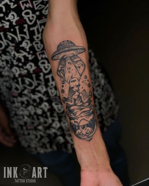 Mystical Forearm Tattoo, Alien Tattoo Trippy, Trippy Forearm Tattoos, Psy Tattoo Designs, Trippy Hand Tattoos, Psy Tattoo, Trippy Tattoos For Guys, Trippy Tattoo Ideas, Travel Tattoo Ideas