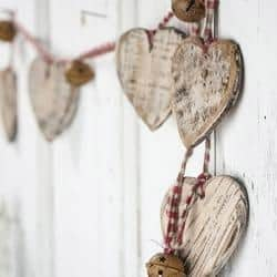 Primitive Valentine Crafts, Rustic Valentine Decor, Primitive Valentine Decor, Farmhouse Valentine Decor, Valentine Wood Crafts, Vintage Valentine Crafts, Holiday Wood Crafts, Primitive Valentine, Valentine Garland