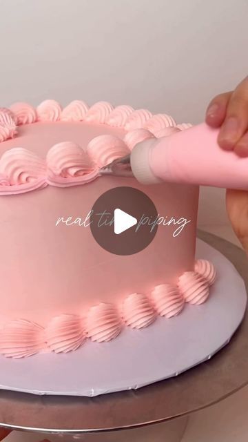 Pink Vintage Heart Cake, Vintage Heart Cake, Cake Piping, Rosette Cake, Heart Cakes, Heart Cake, Cake Videos, Pink Vintage, Vintage Cake