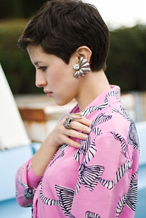 25 Stunning Ideas To Wear Earrings With Short Hair Karla's Closet, Karlas Closet, Karla Deras, Trendy We Fryzurach, Pixie Crop, Straight Blonde Hair, Shorter Hair, Random Style, Corte Pixie