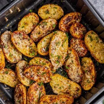 Air Fryer Fingerling Potatoes, Fingerling Potatoes Recipes, Air Fry Potatoes, Homemade French Fries, Fingerling Potatoes, Baby Potatoes, Fried Potatoes, Thanksgiving Side Dishes, Pork Tenderloin