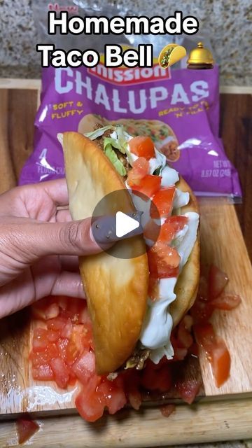 Natural Hair Lover💓♈️👑🐝✨ on Instagram: "Taco Bell at home🌮 y’all this was 🔥🔥if you looking to spice up taco night. & love a good chalupa try this. Promise it won’t disappoint 🛎✨
Ingredients
1 pound beef or chicken (choice of meat)
Shredded cheedar cheese 🧀 
Sour cream , place sour cream in a bowl/cup & stir to get that creamy consistency vs straight line 
Shredded lettuce 🥬 
Diced tomatoes 🍅 
Taco Bell meat seasoning 
Mission Chalupa bread (Target)

Follow @cookingwithmiya 

#tacobell #chalupa #mexicanfood #homemademeals #homemadetacos #tacos #taco #tacolover #tacotime #tacoday" Taco Bell Meat Seasoning, Chalupa Bread, Taco Bell Meat, Taco Time, Meat Seasoning, Taco Lover, Taco Night, Homemade Tacos, Shredded Lettuce