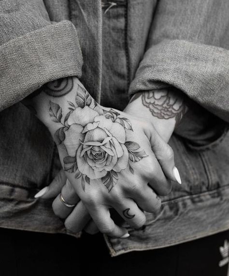 Pin by Dina Fleur on PHOTOGRAPHY | Hand tattoos, Hand tattoos for women, Sleeve tattoos Tattoo Main, Rosen Tattoo Frau, Rose Hand Tattoo, Herz Tattoo, Floral Tattoo Sleeve, Hand Tattoos For Women, Initial Tattoo, Hand Tattoo, Tattoos For Women Small