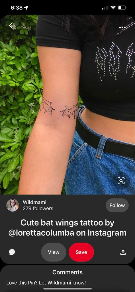 Bat Chest Tattoos For Women, Bat And Angel Wing Tattoo, Halloween Collar Bone Tattoo, Bat Tattoo For Women, Bat Wing Tattoo Designs, Small Bat Wings Tattoo, Wing Collar Bone Tattoo, Cute Bat Tattoos For Women, Bat Wings Tattoo Acotar