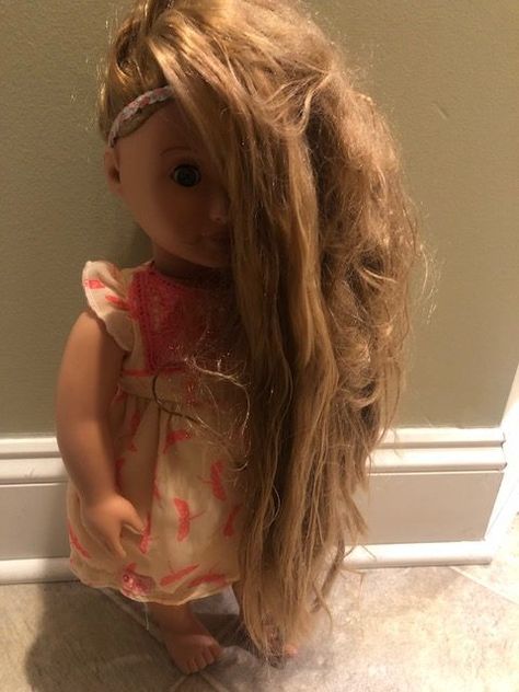 Taming doll hair, how to manage it and keep it easy! Detangling Doll Hair, How To Detangle Doll Hair, How To Fix Doll Hair, How To Untangle Doll Hair, Detangle Doll Hair, Tangled Doll, Doll Hair Repair, Fix Doll Hair, Baby Doll Hair